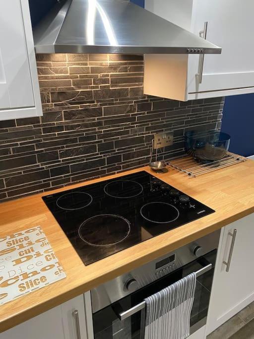 Mumbles - Modern Apartment With Panoramic Sea Views Oystermouth Eksteriør bilde