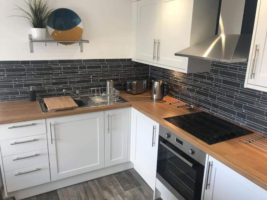 Mumbles - Modern Apartment With Panoramic Sea Views Oystermouth Eksteriør bilde
