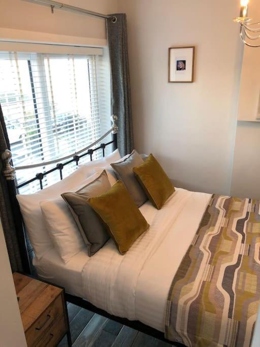 Mumbles - Modern Apartment With Panoramic Sea Views Oystermouth Eksteriør bilde