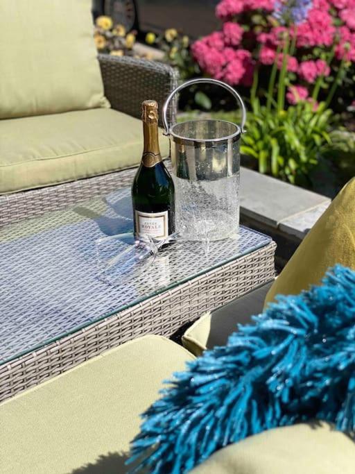 Mumbles - Modern Apartment With Panoramic Sea Views Oystermouth Eksteriør bilde