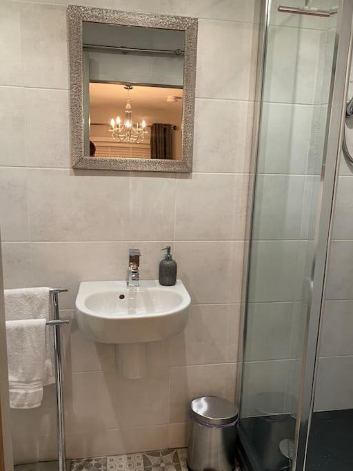 Mumbles - Modern Apartment With Panoramic Sea Views Oystermouth Eksteriør bilde