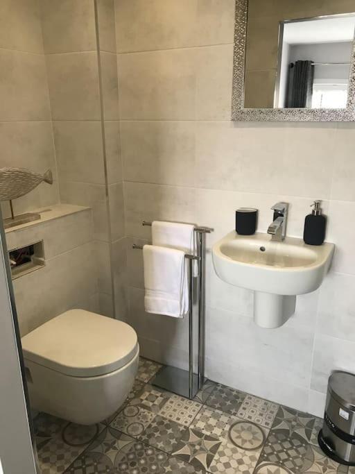 Mumbles - Modern Apartment With Panoramic Sea Views Oystermouth Eksteriør bilde